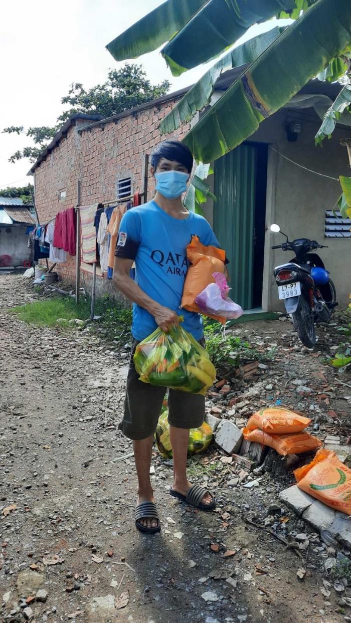 Trao quà đến người dân ở P.Phước Long A, P.Long Phước (ngày 17/09/2021)